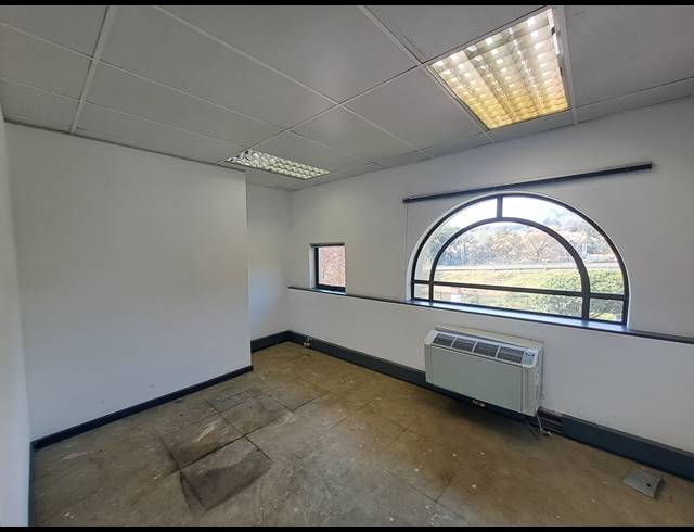 423M² OFFICE TO LET IN HYDE PARK